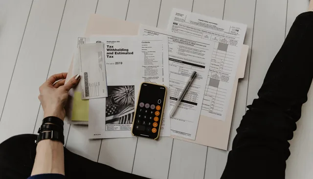 Desk with calculator, pen, and euro banknotes—illustrative imagery for Newsorga’s report on France’s Smic minimum wage indexation in June 2026; not an official government photograph.