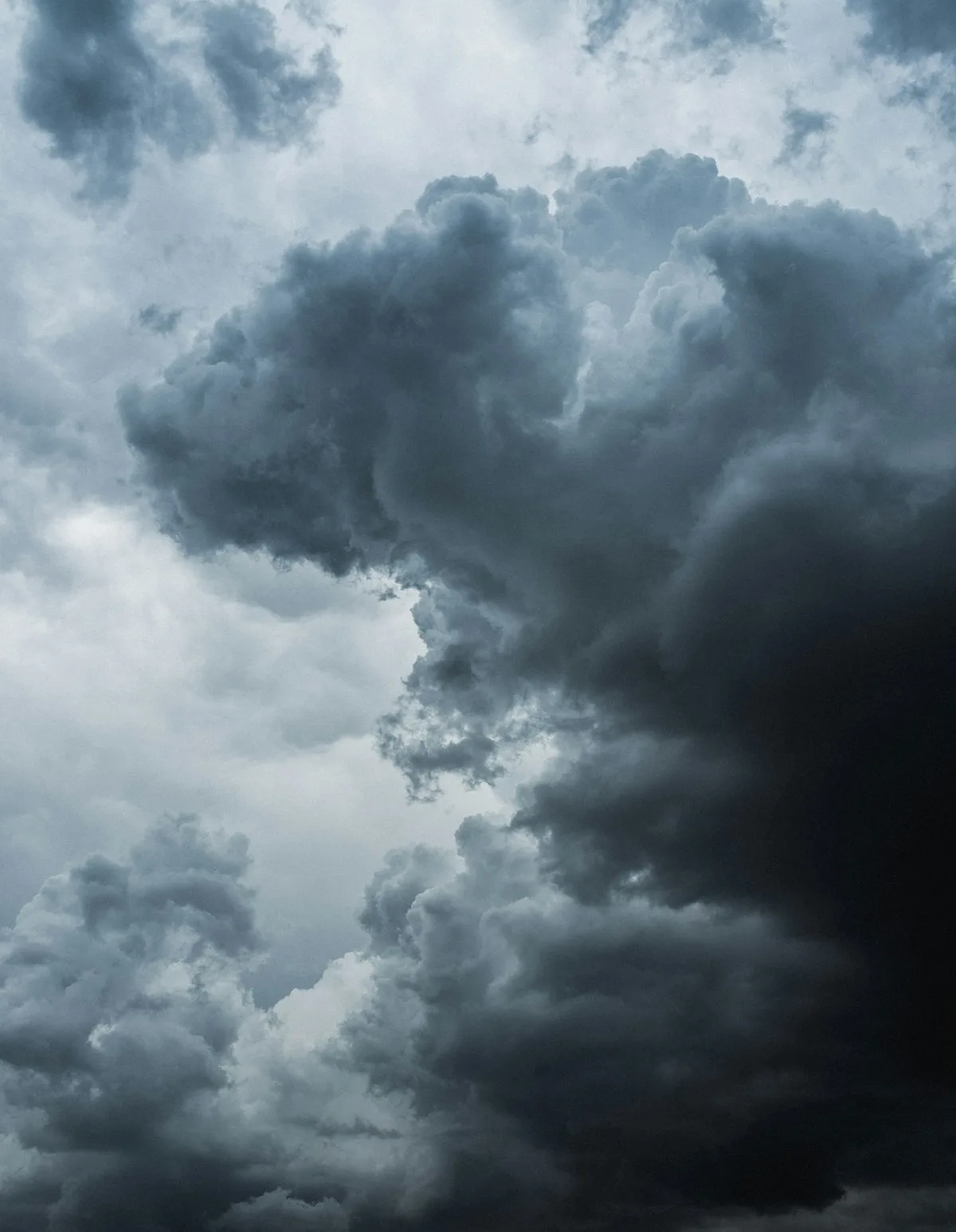 Storm clouds over open water, illustrative file photo for El Niño, ENSO, and global climate-pattern coverage (Unsplash).