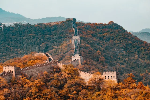 The Great Wall of China along a ridge under pale sky—illustrative imagery for Newsorga’s explainer on the May 2026 Trump–Xi summit agenda in China.