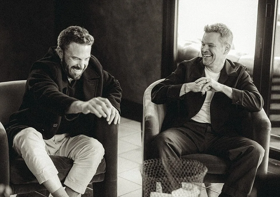 Actors Matt Damon and Ben Affleck at a press event in Austin in March 2023 (file photo from Wikimedia Commons; it does not depict the premiere of 'The Rip' or the officers named in the lawsuit).